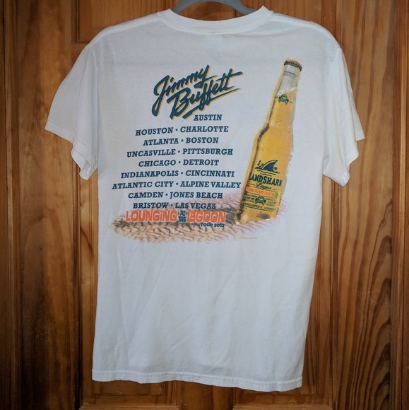 Jimmy Buffet Lounging atthe Lagoon Tour 2002 - Picture 2 of 3